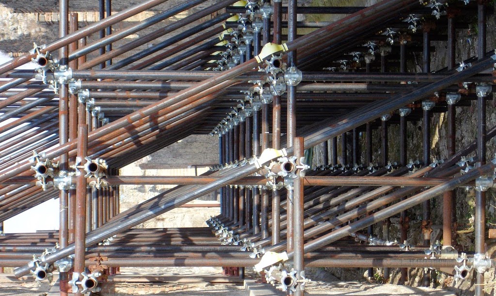 scaffolding-pompei.jpg